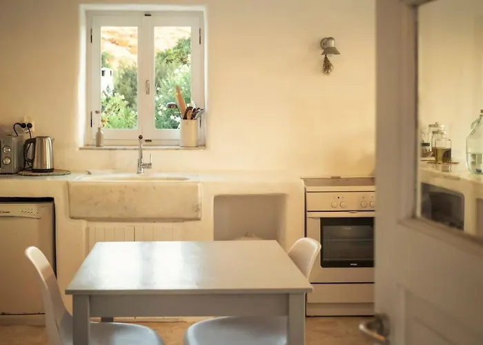 Omalley Into The Cycladic Wild Séjour à la campagne *