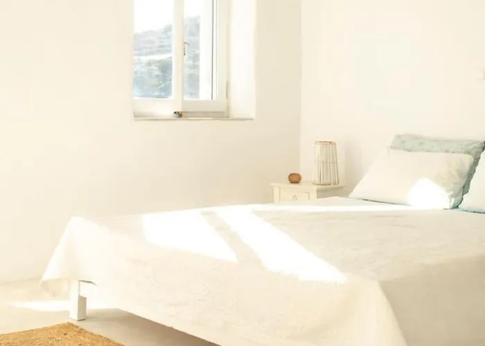 Omalley Into The Cycladic Wild * Kamarai