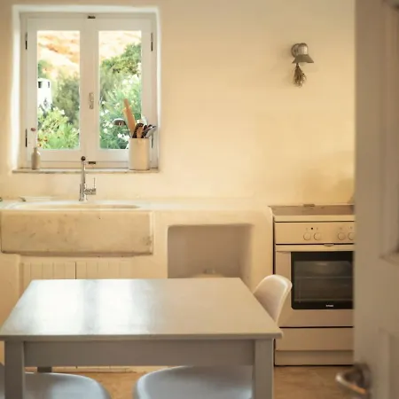 Omalley Into The Cycladic Wild Lantställe *