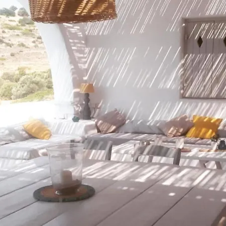 Omalley Into The Cycladic Wild * Kamarai