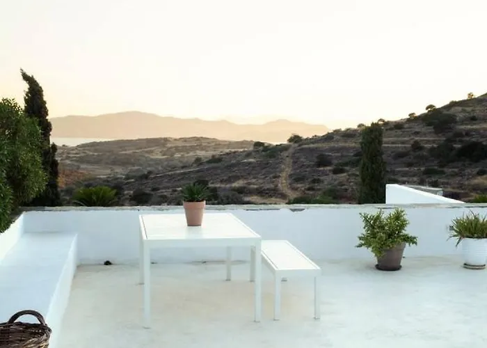 Omalley Into The Cycladic Wild * Kamares (Sifnos)